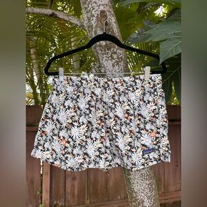 Women's Patagonia Barely Baggies™ Floral Print Shorts - 2½ Size M